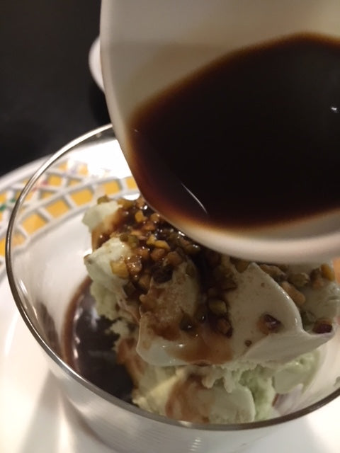 easy dinner party desert with Italian coffee. affogato al cafe with illy italian coffee,  how to use coffee in desert